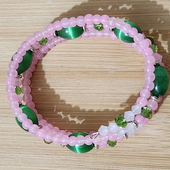Hand Crafted Bracelet Memory Wire Coil Pink and Green Beaded Medium Size - Picture 1 of 7